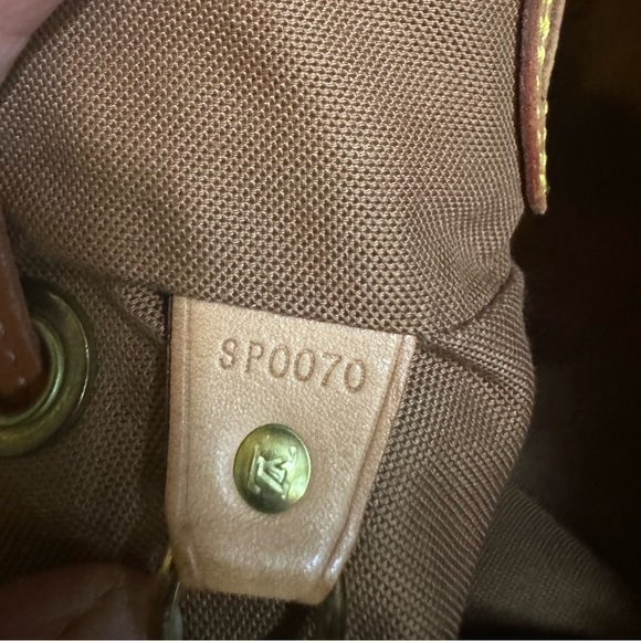 Louis Vuitton Montsouris MM Backpack - Picture 6 of 10